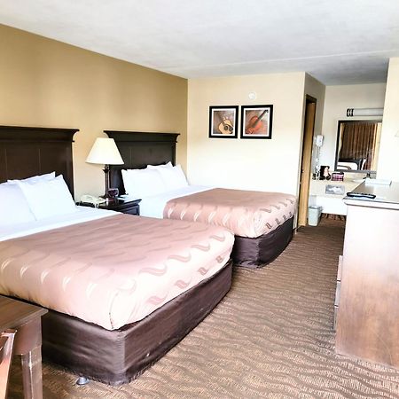 Quality Inn West Брэнсон Экстерьер фото