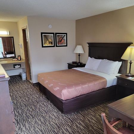 Quality Inn West Брэнсон Экстерьер фото