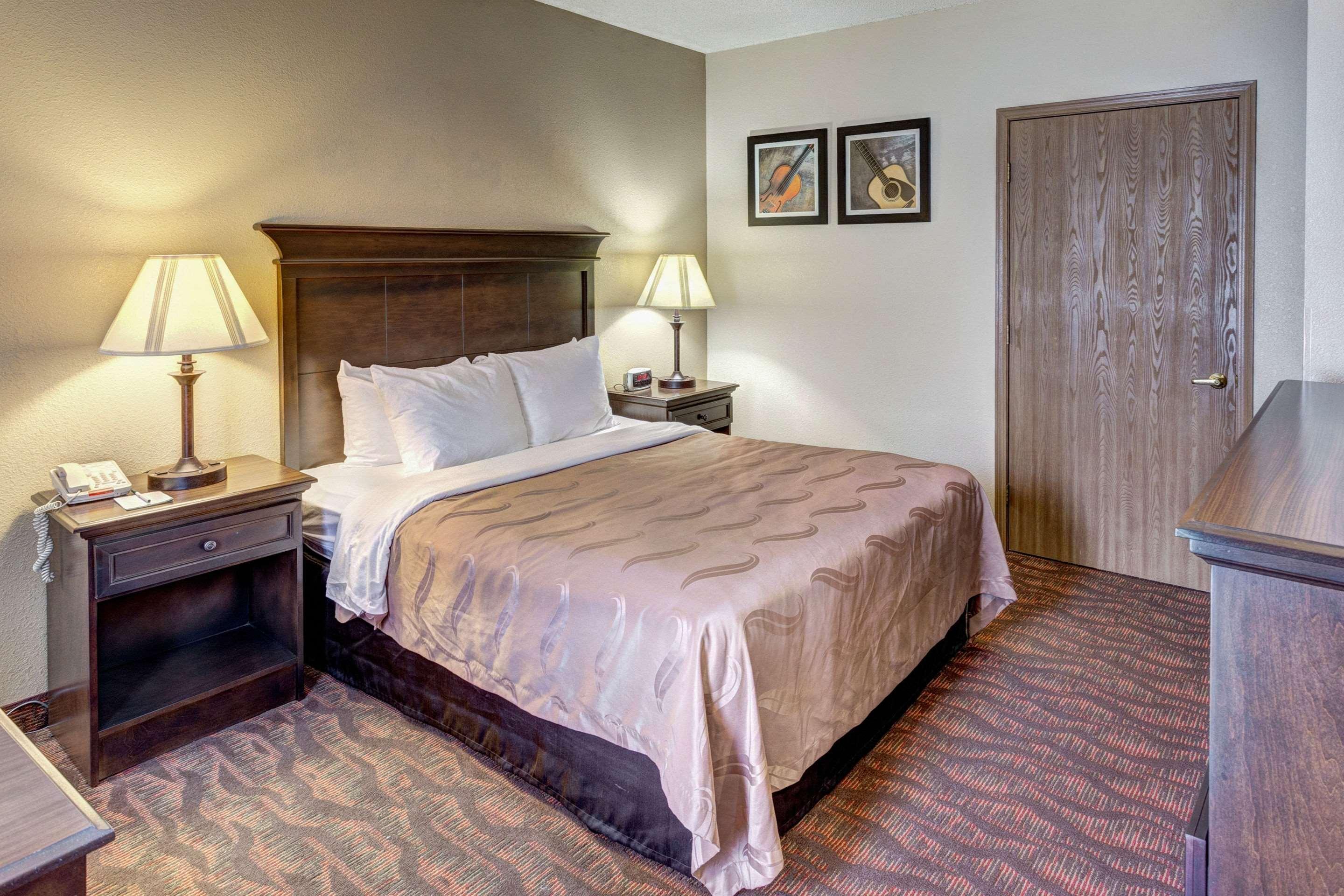 Quality Inn West Брэнсон Экстерьер фото