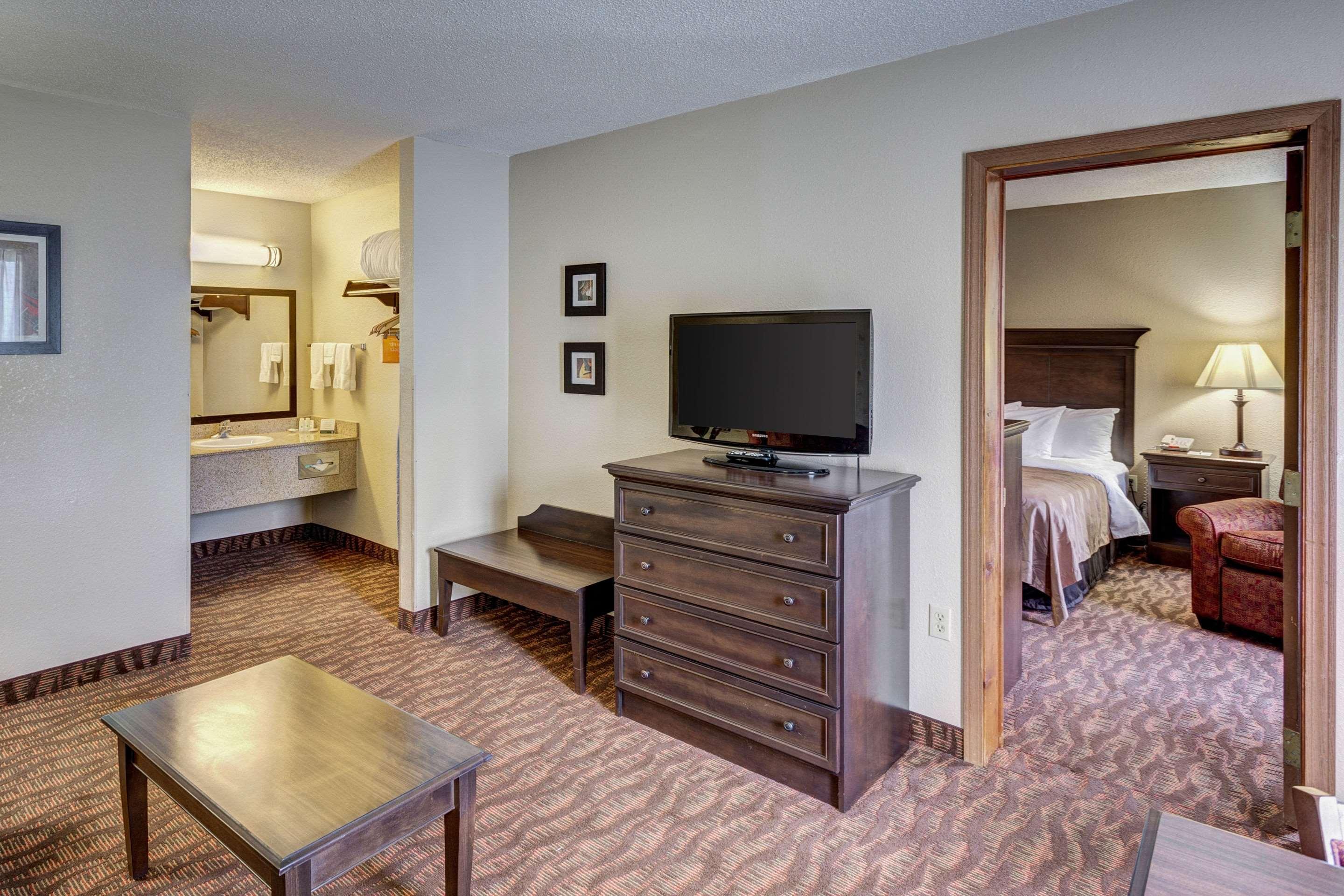 Quality Inn West Брэнсон Экстерьер фото