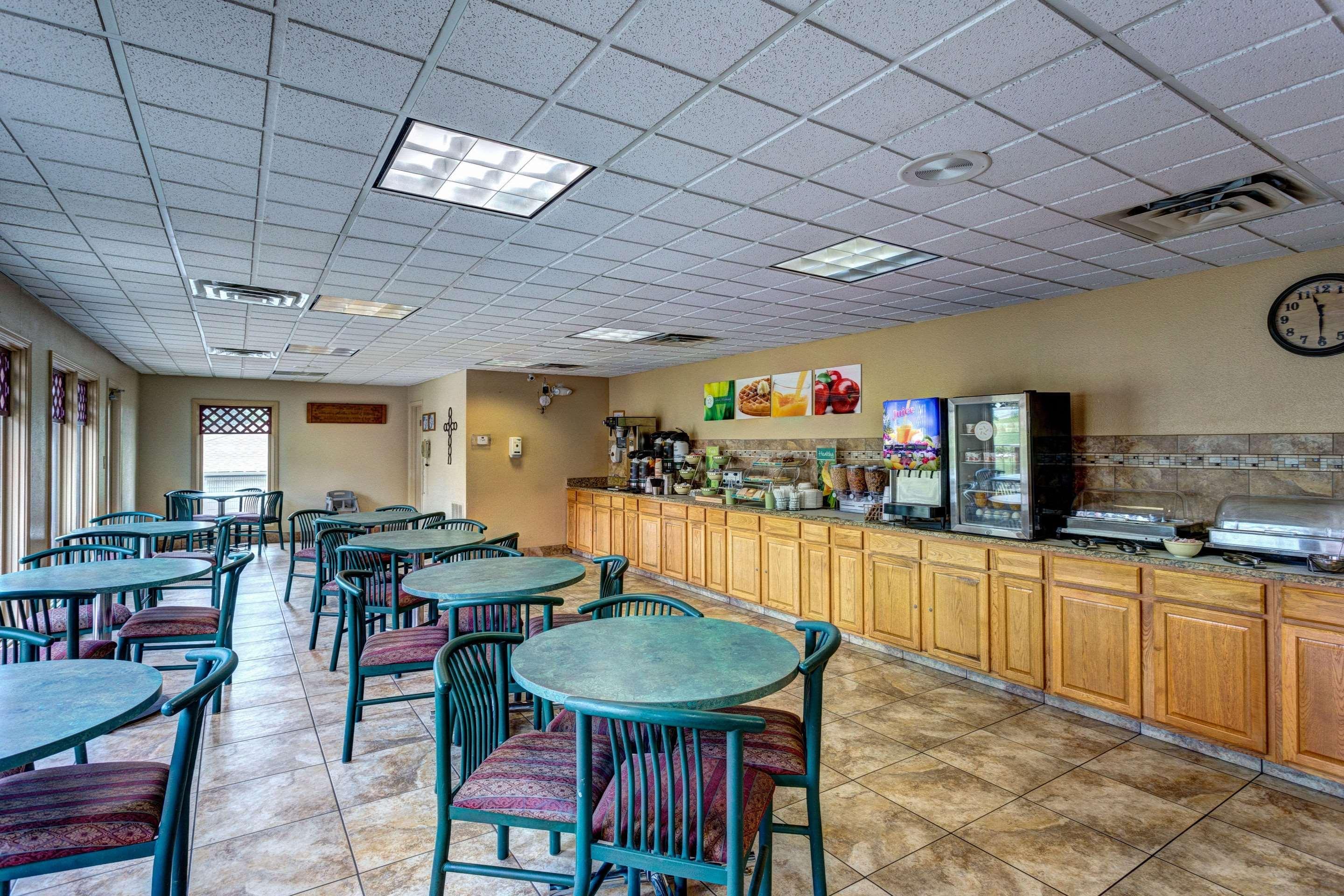 Quality Inn West Брэнсон Экстерьер фото