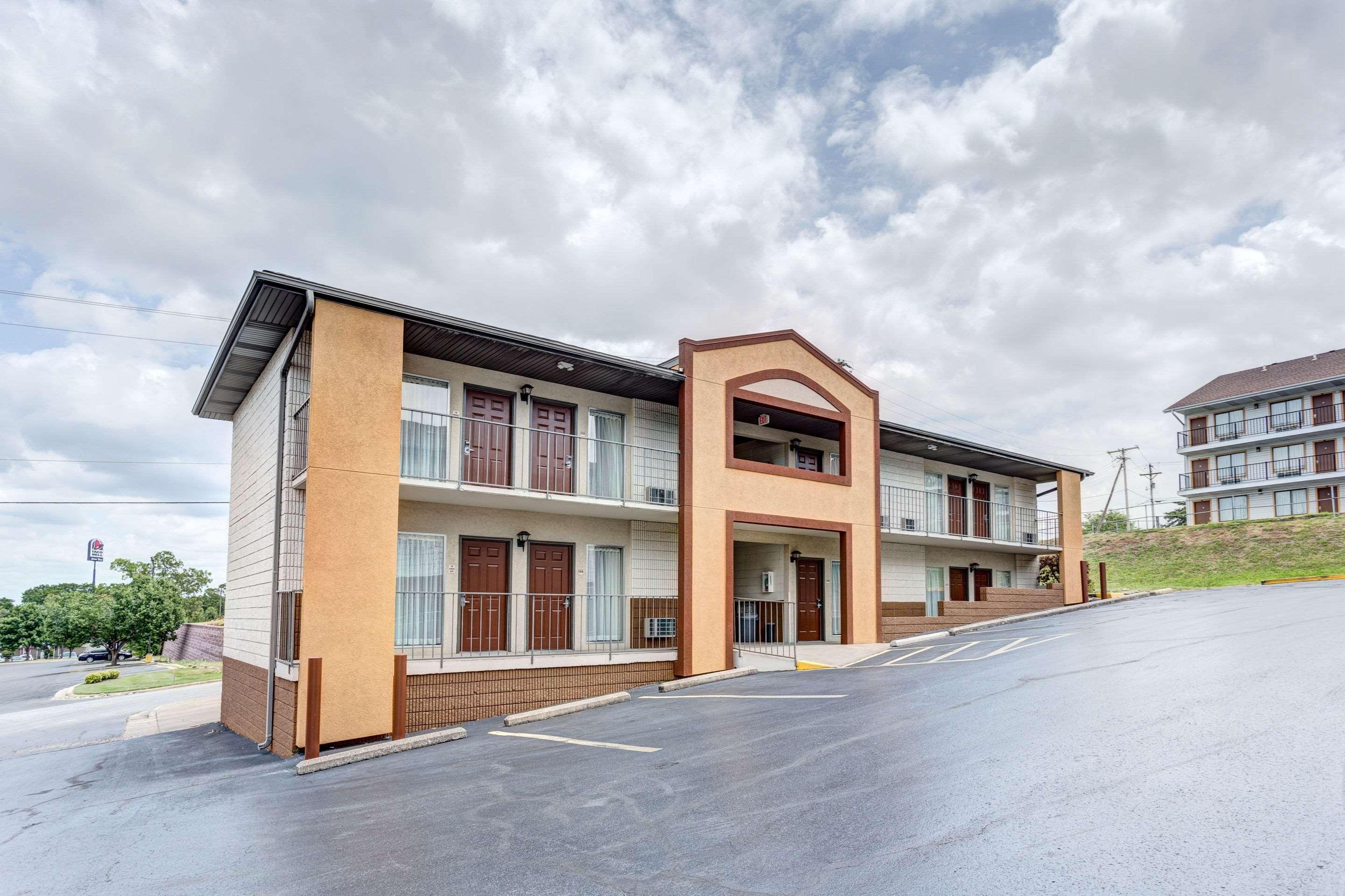 Quality Inn West Брэнсон Экстерьер фото