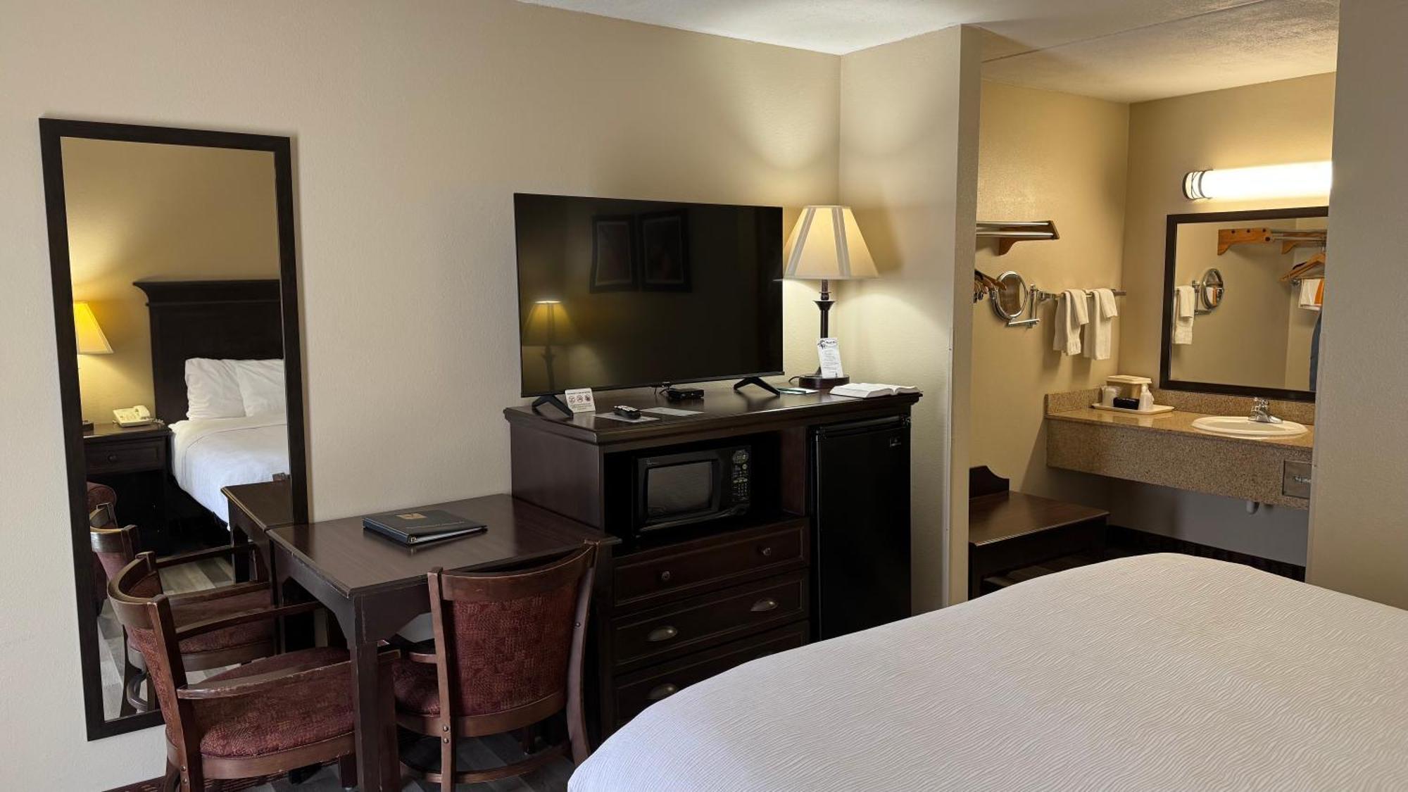 Quality Inn West Брэнсон Экстерьер фото