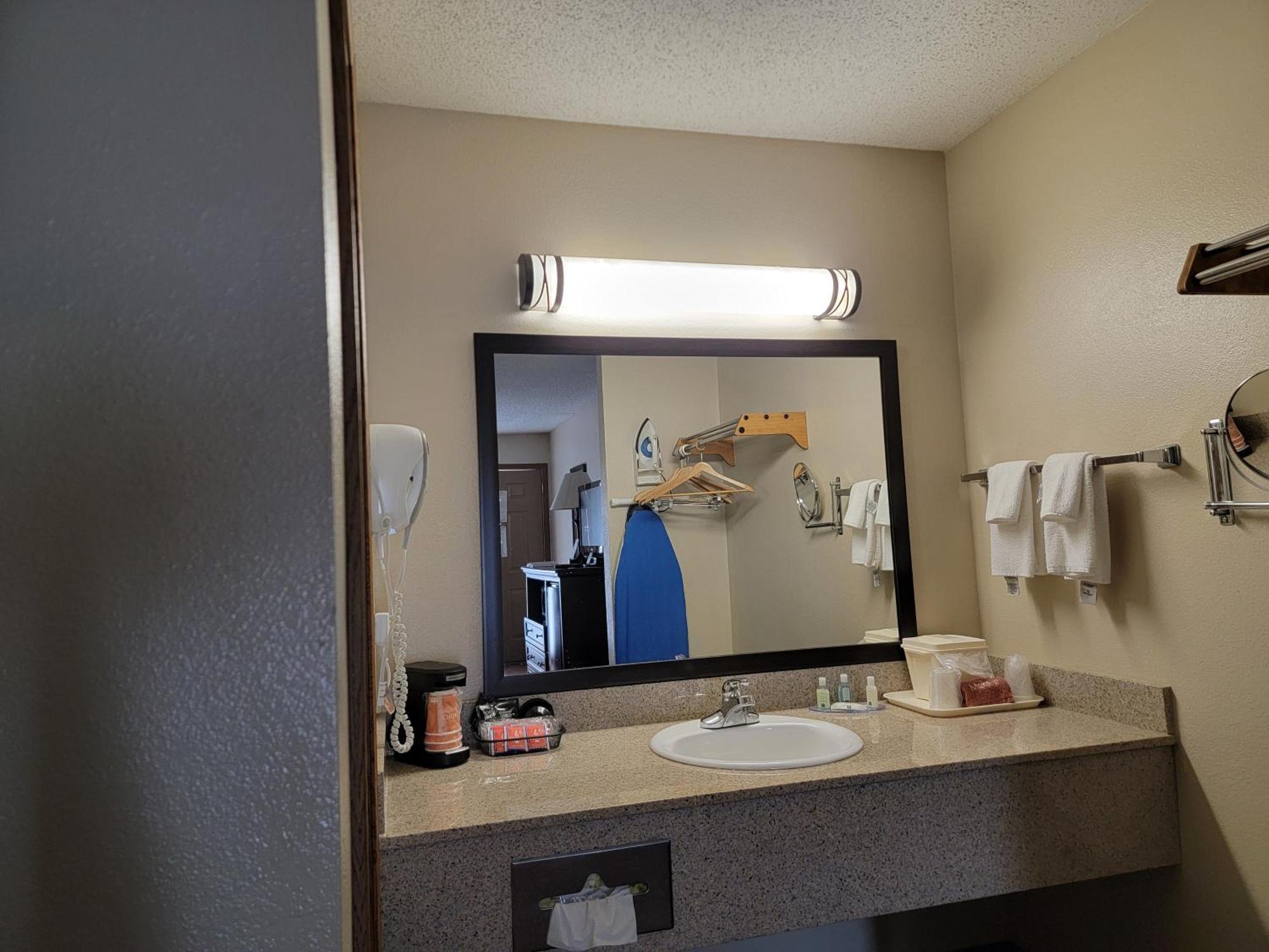 Quality Inn West Брэнсон Экстерьер фото
