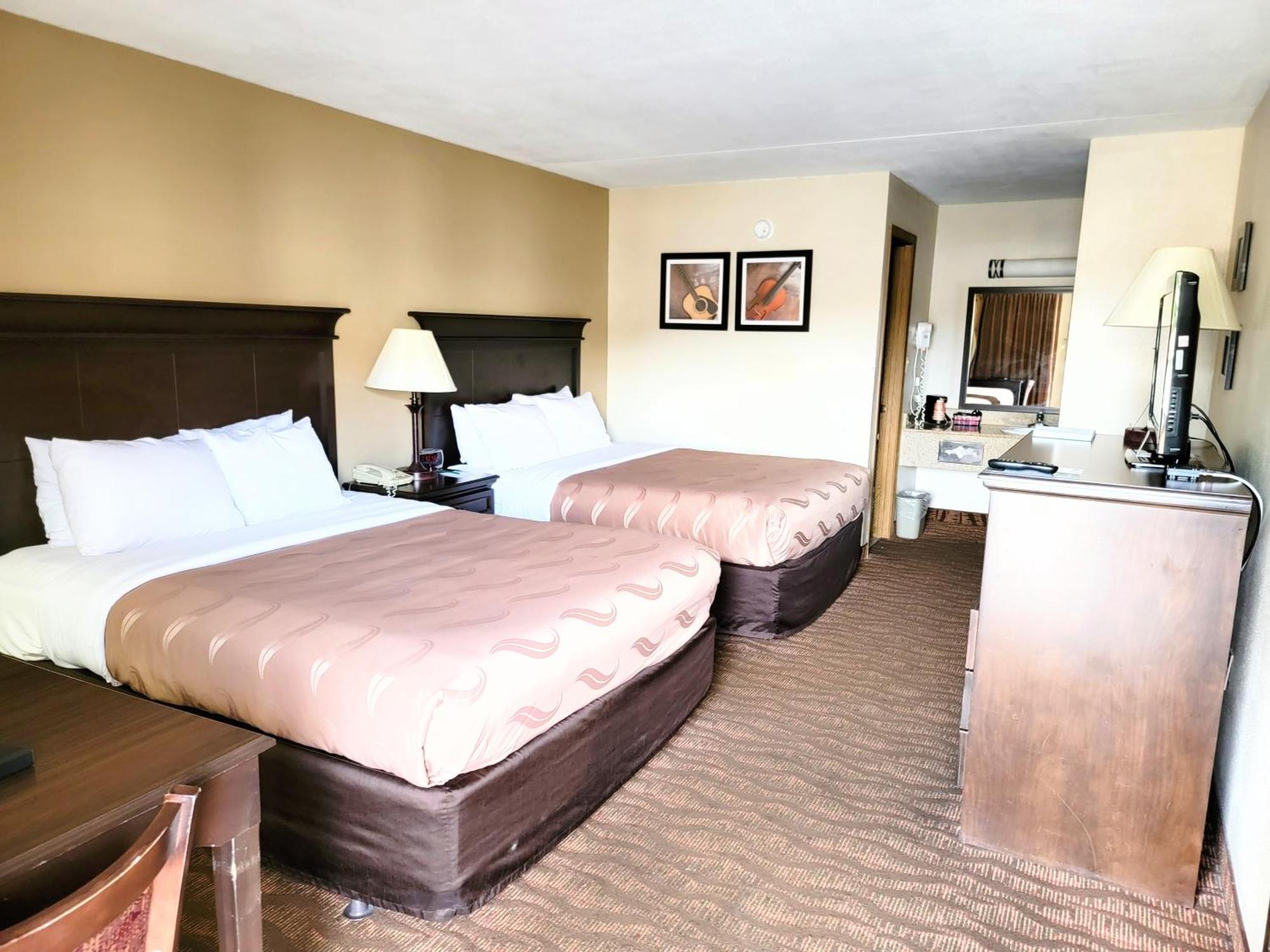 Quality Inn West Брэнсон Экстерьер фото