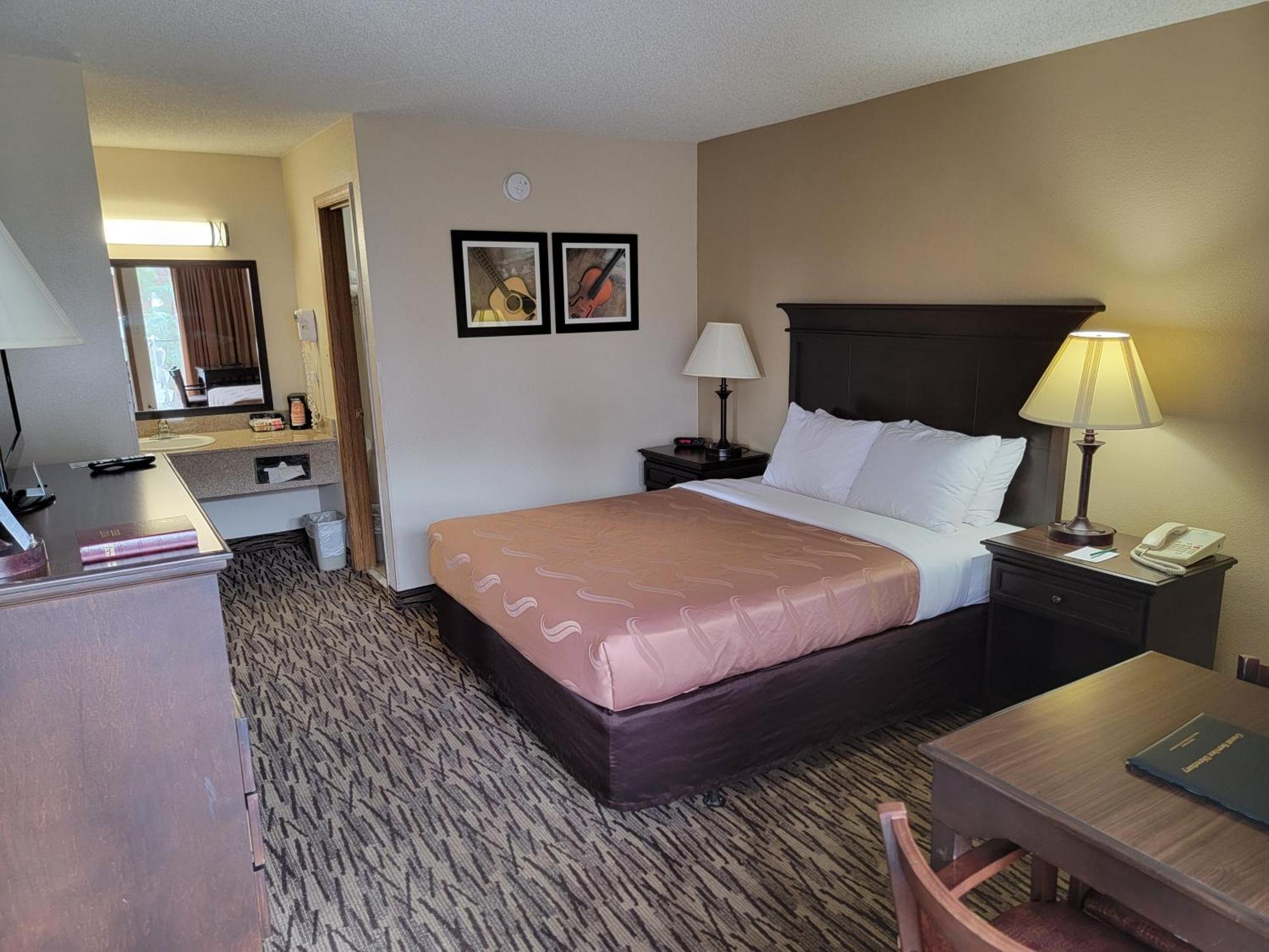 Quality Inn West Брэнсон Экстерьер фото